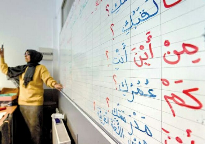 علم لغتها العلوم، والمعارف يسمى نقل العربية من الأصلية للغة نقل العلوم